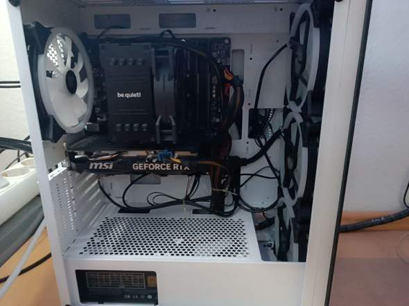 - (Gaming PC, Lüfter, Gehäuse)