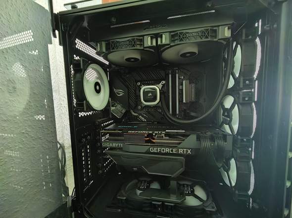 - (Gaming PC, Lüfter, Gehäuse)