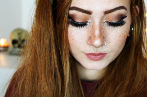 - (Piercing, Nasenpiercing, Nostril-Piercing)