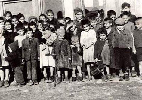 - (Geschichte, Rassismus, Zweiter Weltkrieg)