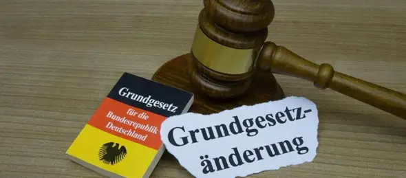 - (Politik, Religion, Gesellschaft)
