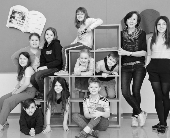 - (Schule, Foto)