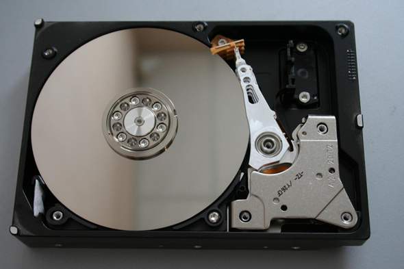 - (USB-Stick, SSD, Backup)