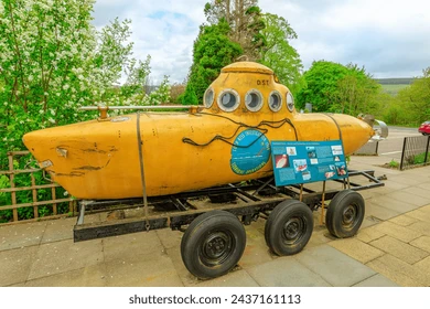 - (U-boot, loch ness, Loch ness- Nessie)