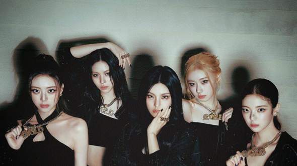 - (K-Pop, ITZY)