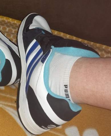 - (Marke, Sneaker)