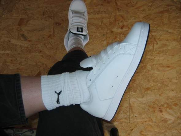 - (Marke, Sneaker)