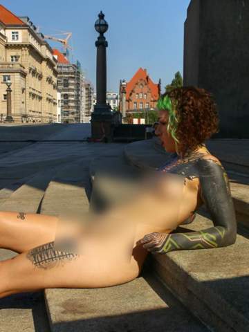 - (Körper, Aussehen, Tattoo)