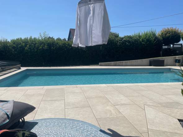 - (Schwimmbad, Hitze, zu voll)