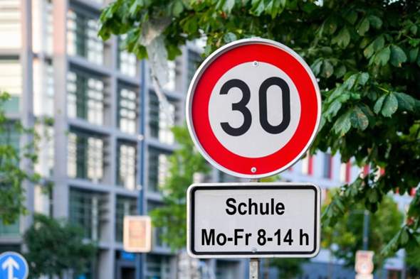 - (Führerschein, Fahrschule, Theorie)