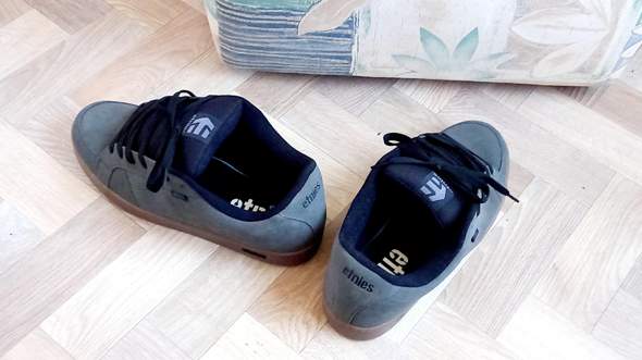 - (Füße, Nike, Sommer)