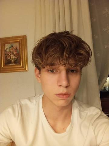 - (Haarpflege, Locken, Wellen)