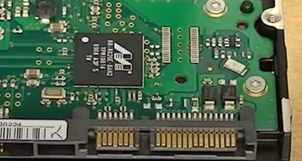 - (SSD, Solid-State-Drive, SATA)