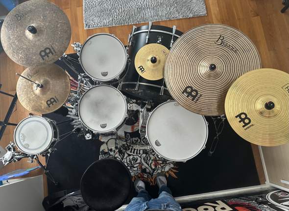 - (Schlagzeug, Drums, Cymbals)