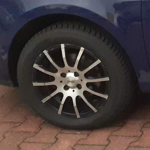 - (Auto, Werkstatt, Tuning)