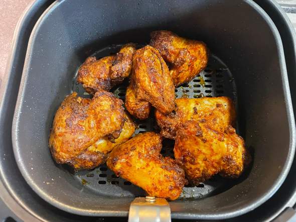 - (Fleisch, Kartoffeln, Pommes)