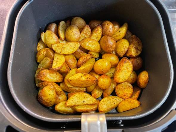 - (Fleisch, Kartoffeln, Pommes)