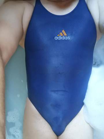- (Freizeit, Sport, Kleidung)