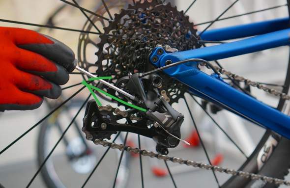 - (Reparatur, Mountainbike, Reifen)