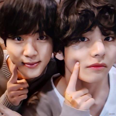 - (Musik, Band, K-Pop)