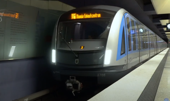 - (Bahn, Zug, München)