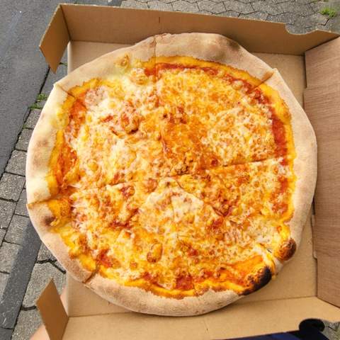 - (Kalorien, Pizza, Käse)