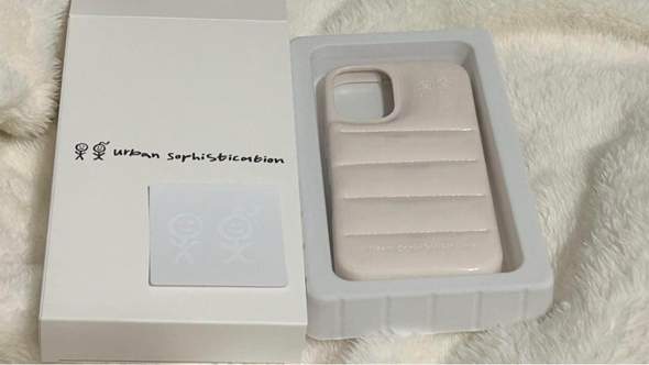 - (Apple, iPhone)