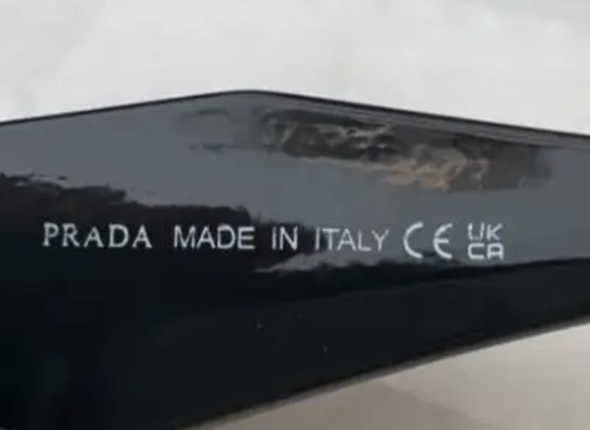 - (Marke, Fake, Fälschung)