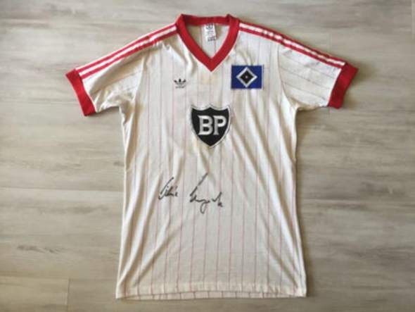 - (Bundesliga, Verein, Fan)
