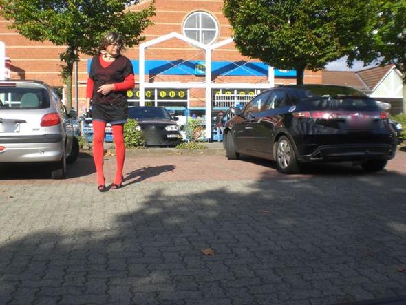 Rot als Signal - (Strumpfhose, Nylon)