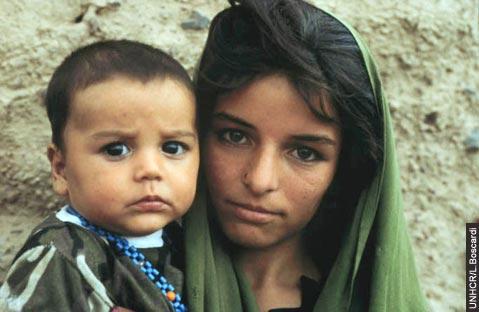Taschikische Frau mit ihren Sohn  - (Türkei, Indien, Afghanistan)