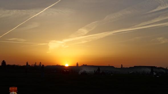 Grillen auf dem Tempelhofer Feld (2) - (Berlin, Sehenswürdigkeiten, Geheimtipp)