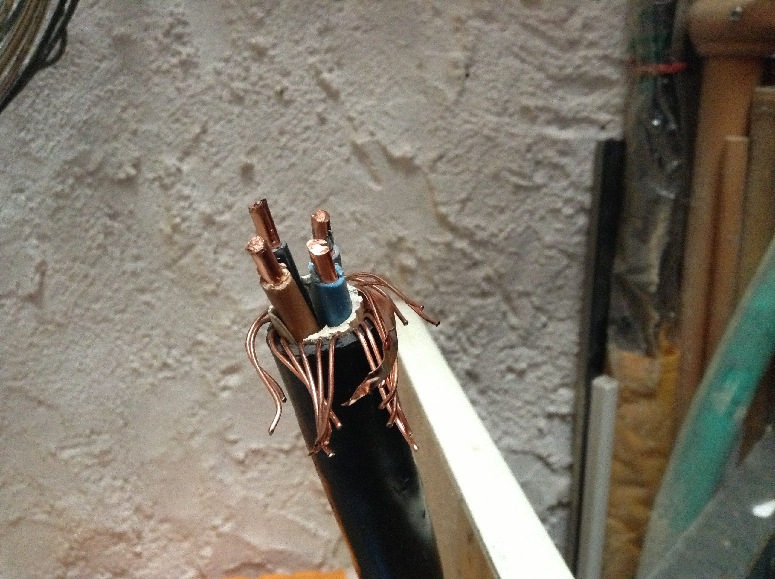 4 adriges Kabel ohne PE (Elektrik, Elektrotechnik)