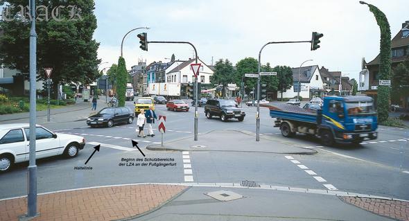 Was Passiert Wenn Man Ausversehen Uber Eine Rote Ampel Fahrt Aber Wieder Zuruckfahrt Auto Strafe Verkehr