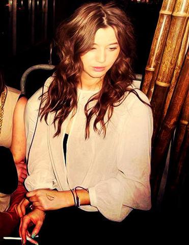 Eleanor - (Haare, Style, Haarfarbe)