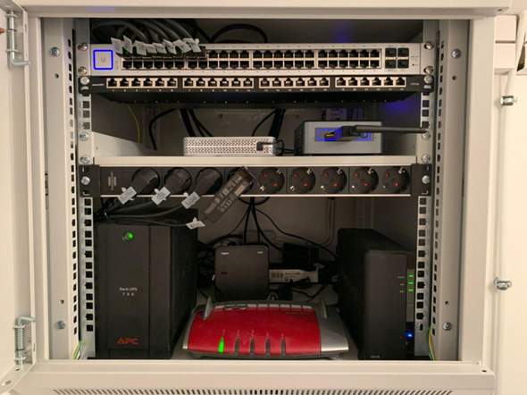 Fritzbox im Netwerkschrank anschließen? (Computer, Technik, Internet)