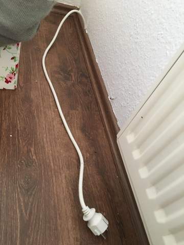 Hilfe, zwei Kabel kommen aus der Wand? (Technik, Technologie, Elektrik)