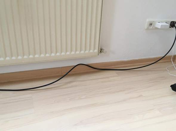Wie Tv Kabel Hier Uber Der Fussleiste Am Besten Verlegen Sodass Es Gut Aussieht Elektronik Haushalt Elektrotechnik