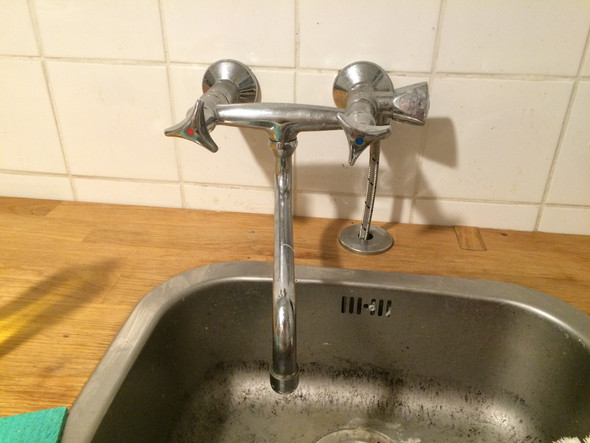 Zu ersetzende Armatur - (Wasser, Küche, Leitung)