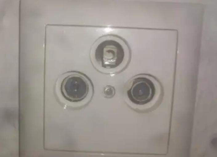 3 loch kabel dose