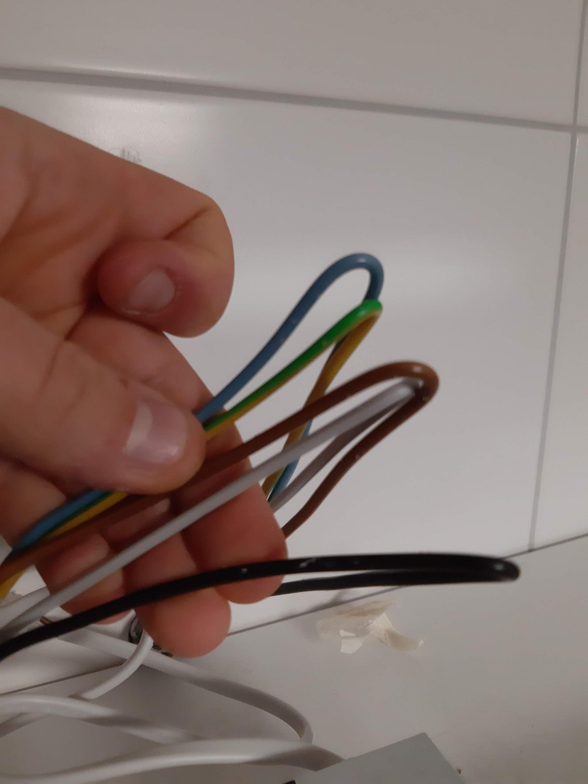 5 Adriges Kabel mit Energiebox verbinden? (Technik, Bad, Elektrik Elektronik)