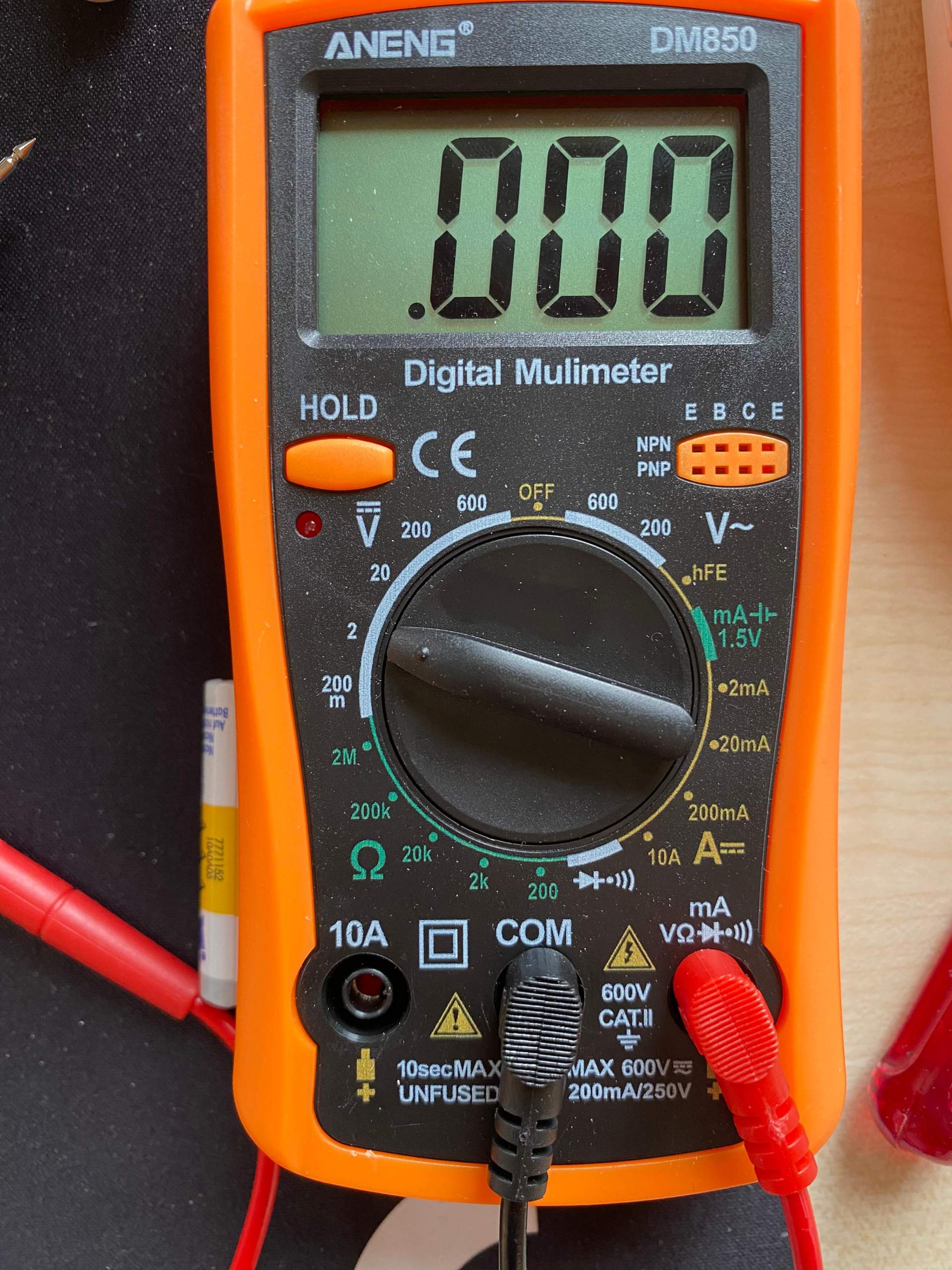 AAA Batterie mit Multimeter messen? (Akku, Elektrik, Elektrizität)