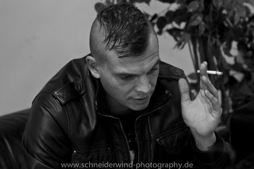 ab wann ist eine frisur als "rechts" zu bezeichnen