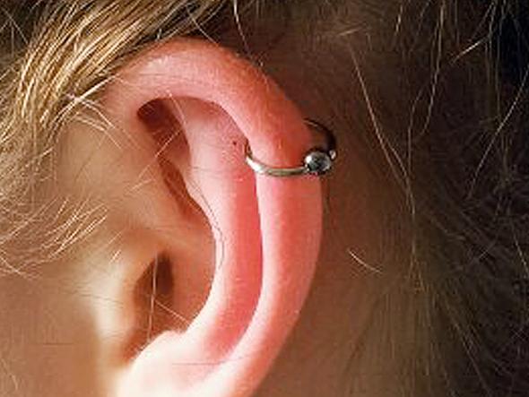 Ab welchem Alter kann man sich ein zweites Ohrloch und oben am Ohr ein
