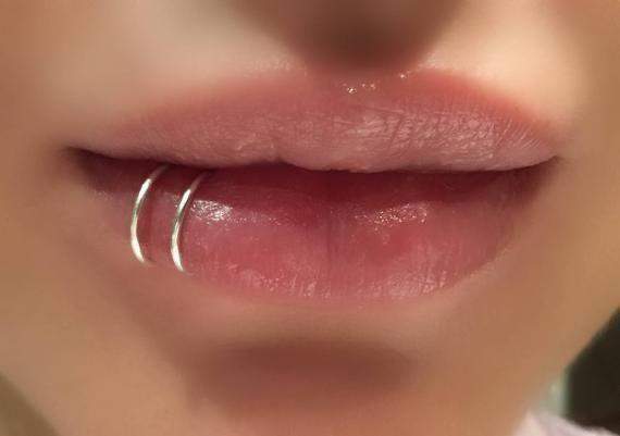 ab wie viel Jahren darf man ein lippen Piercing haben? (Alter, Piercer