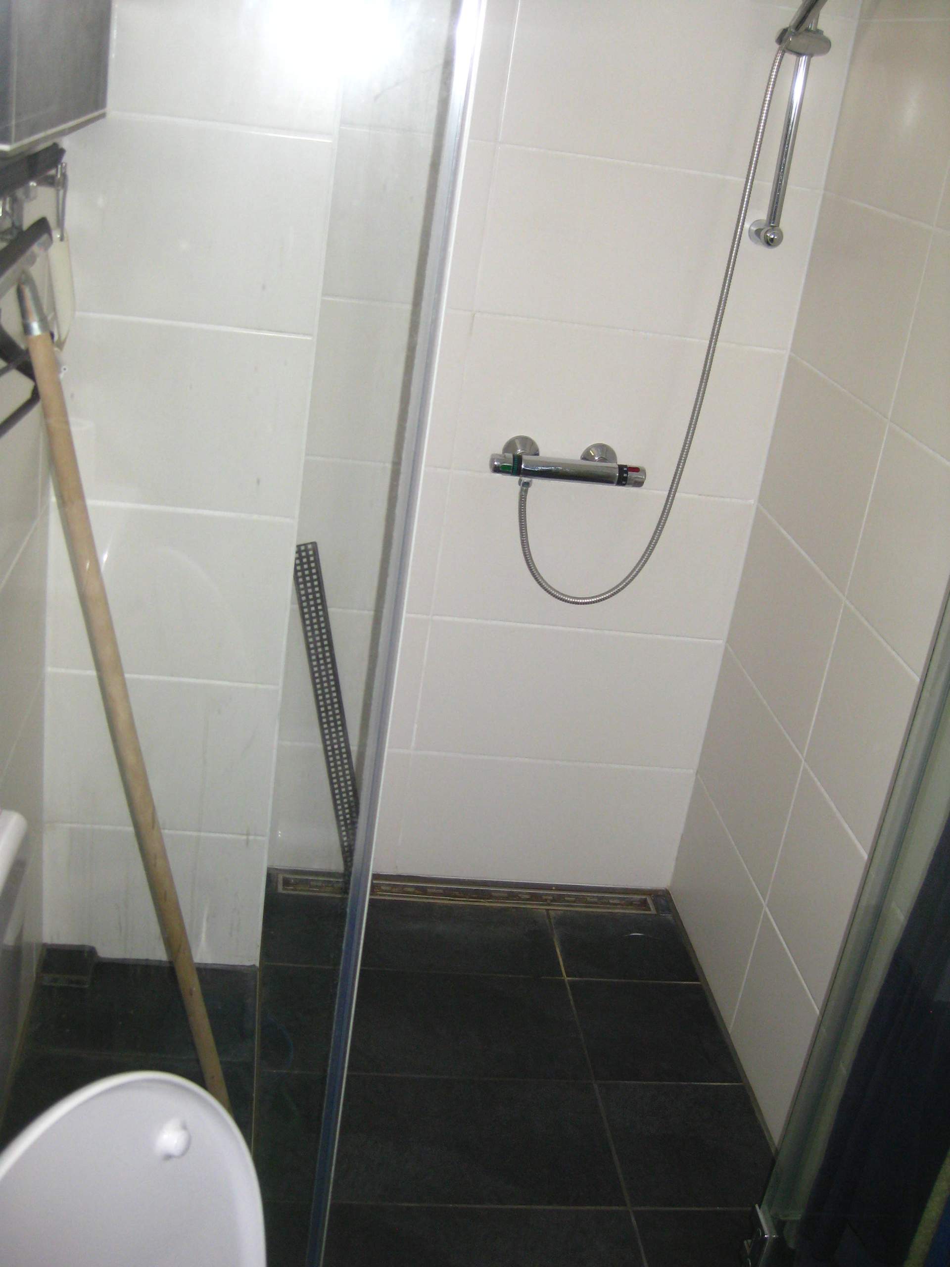 Abdichten der wand und Boden Fliesen ? (Bad)