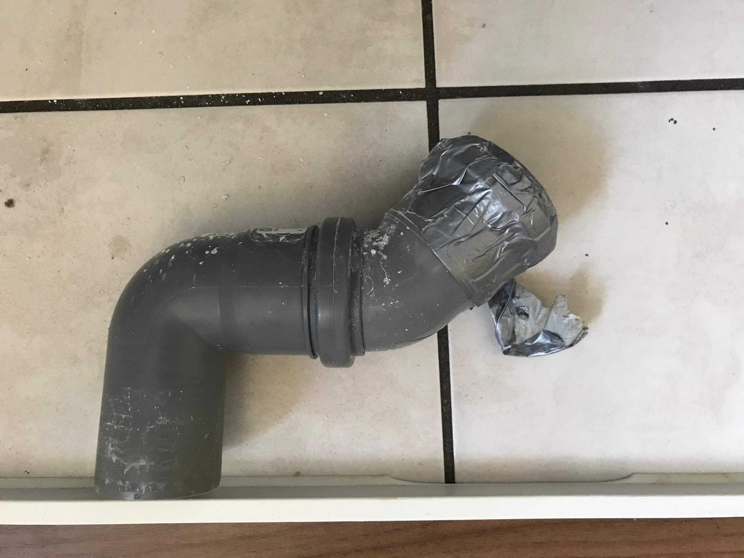 Abfluss Küche anschließen? (Handwerker)