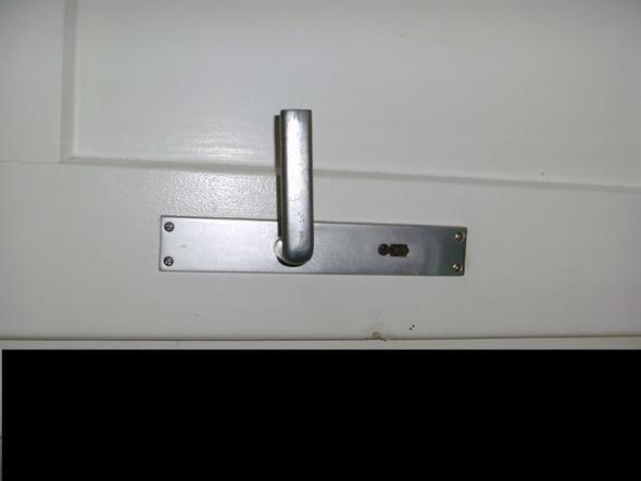 Toilettentür - (Schlüssel, öffnen, Zimmertür)
