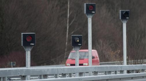 Abstandsblitzer Halbseitig Ausgelost Blitzer Auf Der Autobahn Recht Auto Und Motorrad Strafe