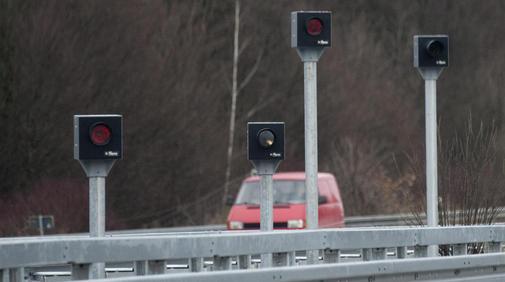 Abstandsblitzer Halbseitig Ausgelost Blitzer Auf Der Autobahn Recht Auto Und Motorrad Strafe